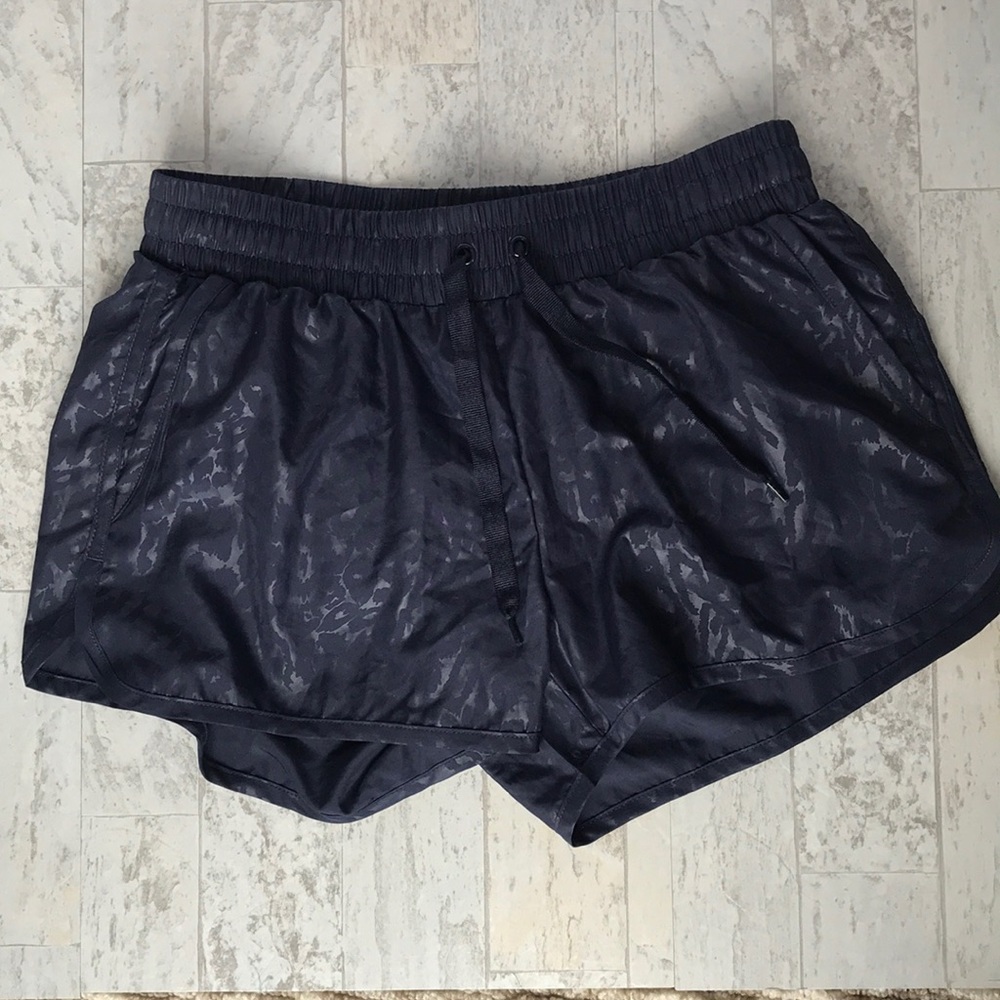 Zyia Active blue leopard print shorts